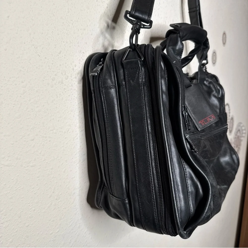 TUMI Alpha Black Leather 17” Messenger‎ Laptop Expandable Briefcase Bag Monogram